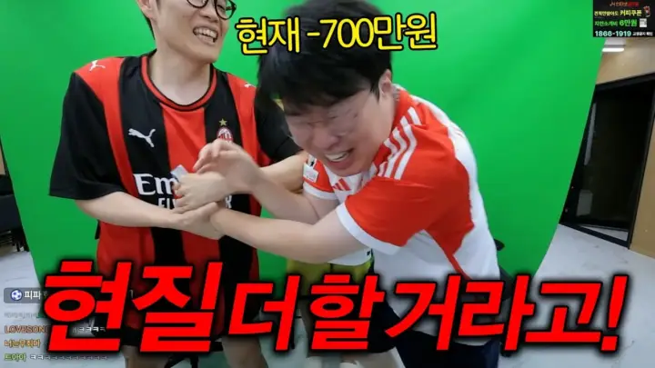 피파 복귀에 나선 게임대장봉준의 선수팩 개봉 장면