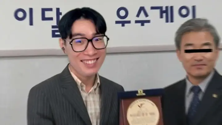 괴물쥐 롤 플레이에서 오른으로 팀 전투를 준비하는 장면